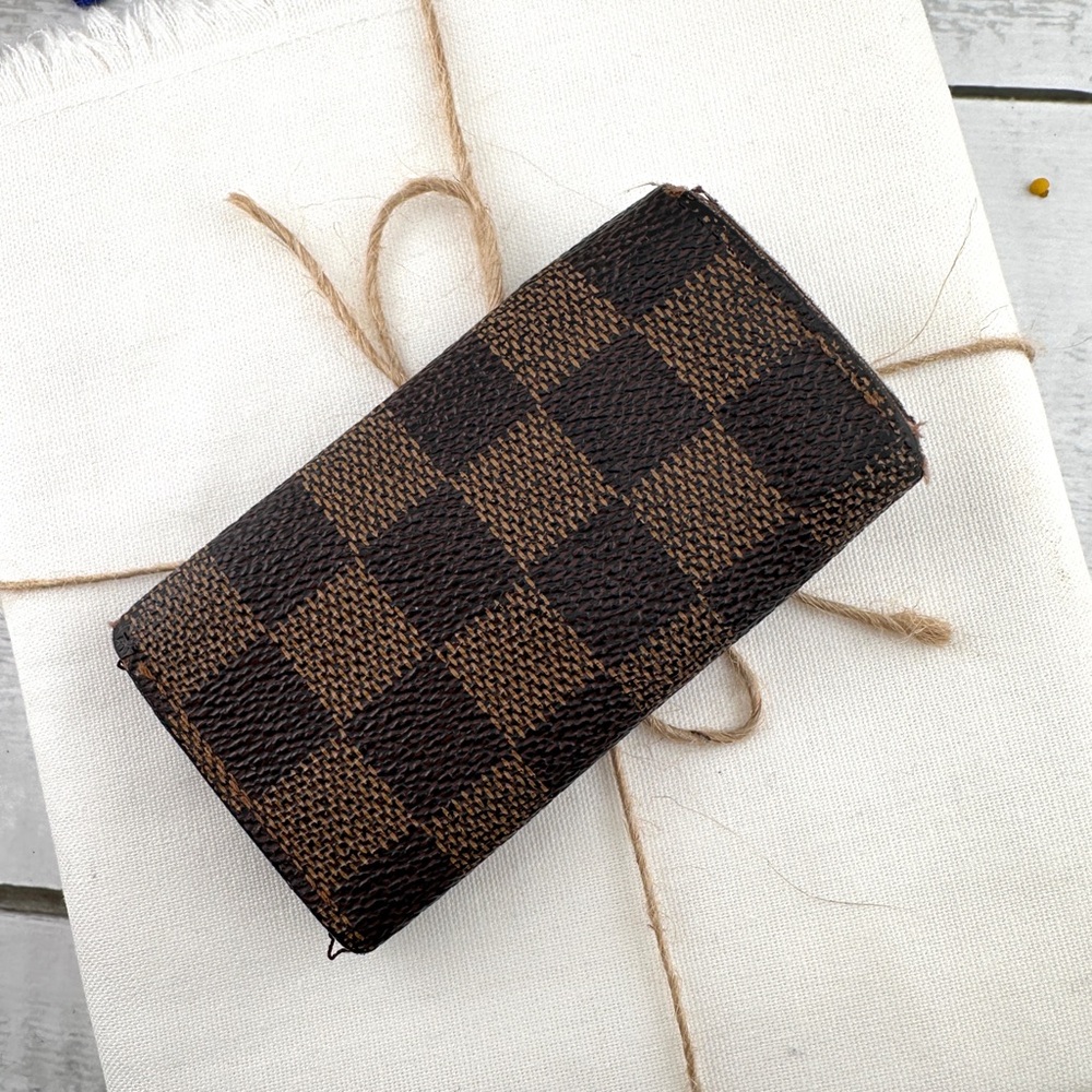 AUTHENTIC Louis Vuitton key holder. - Picture 2 of 12